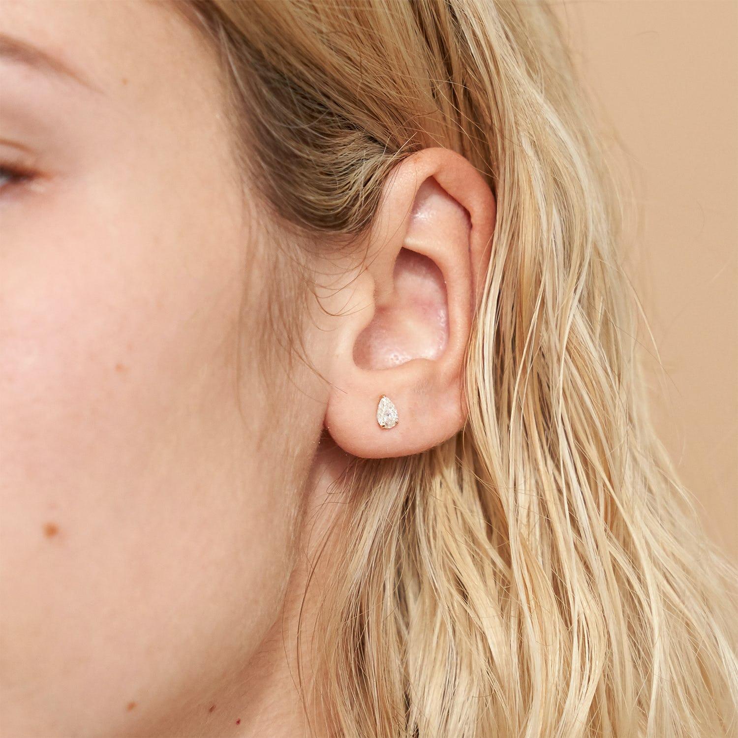 Pear Solitaire Stud - Intou