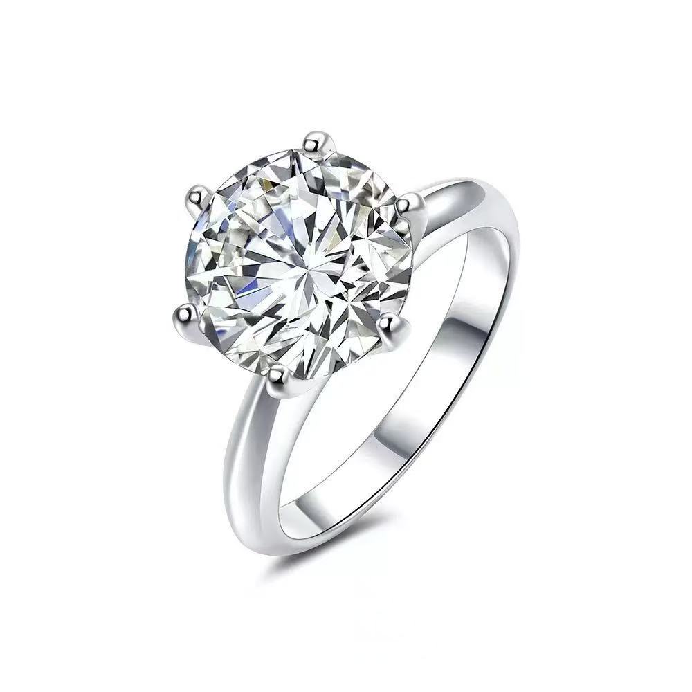 18K Gold Round Diamond Engagement Ring
