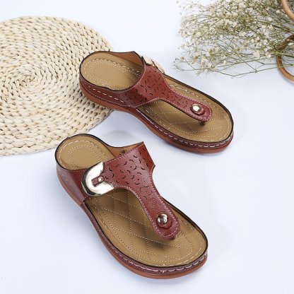 2025 Summer New Women Metal Decor Feature Pattern Wedge Flip Flop Sandals