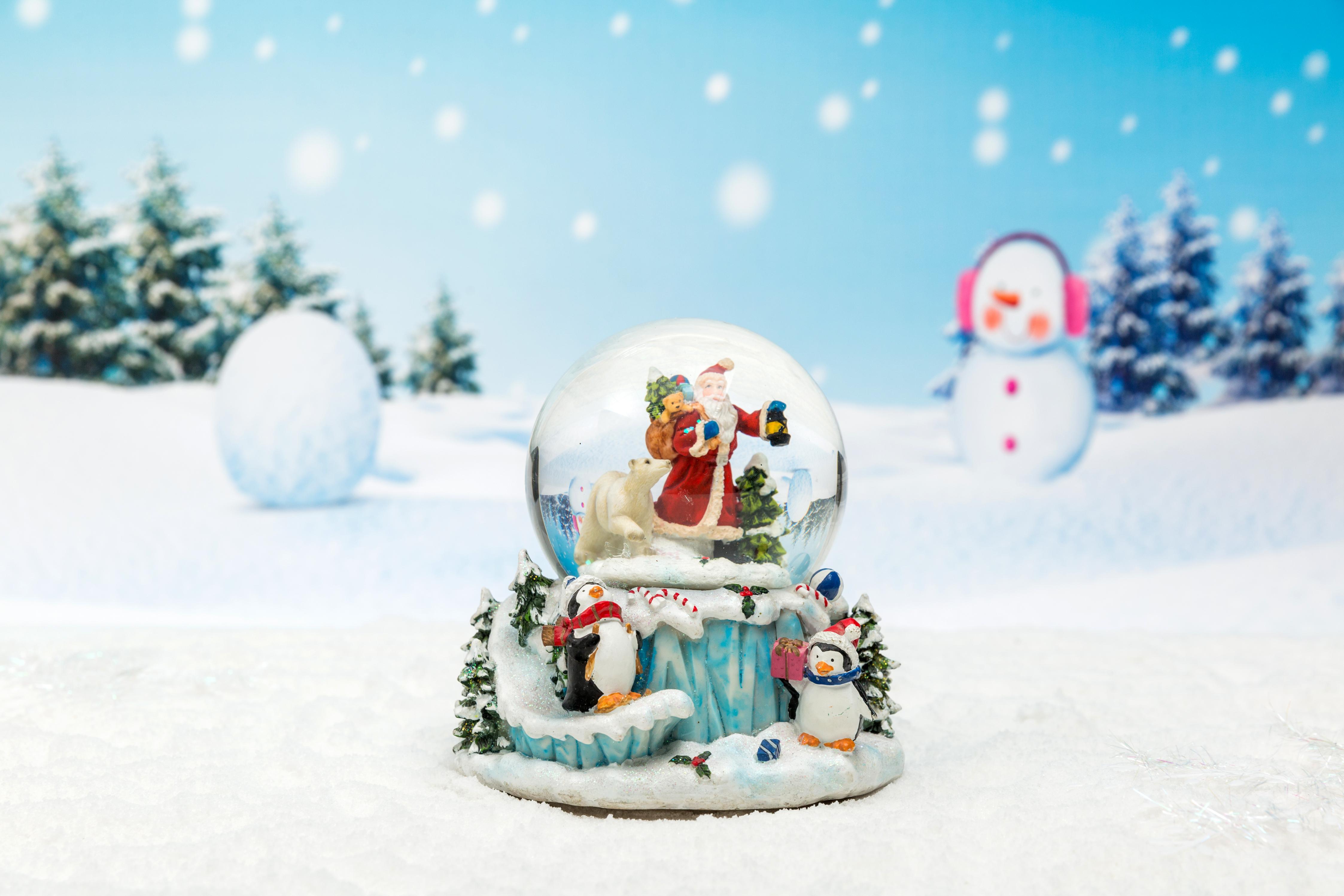 Christmas Snow Globe: 100mm Penguin Ski Base Waterball