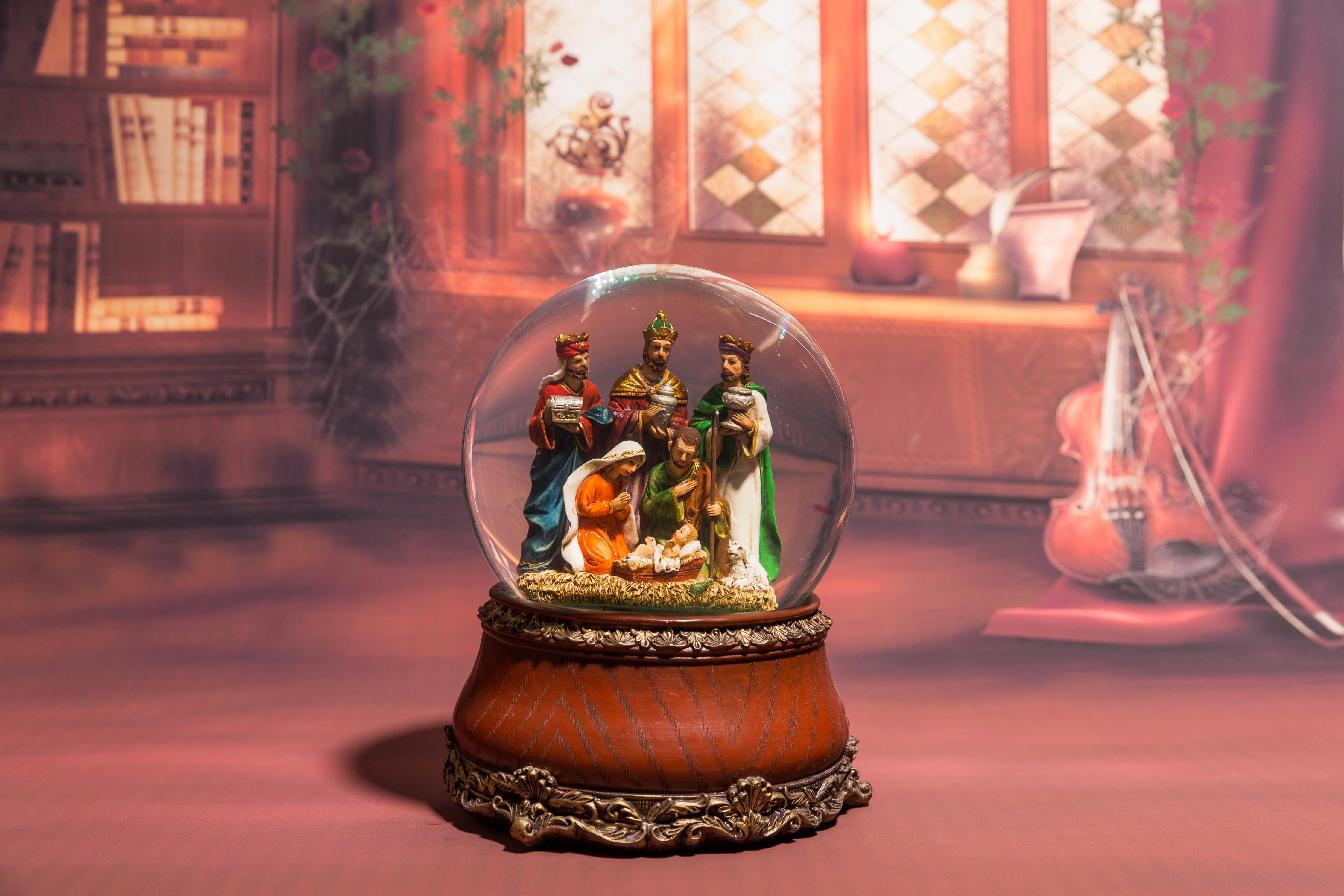 Nativity Snow Globe: Holy Mother&Saints, Nativity Base Waterball