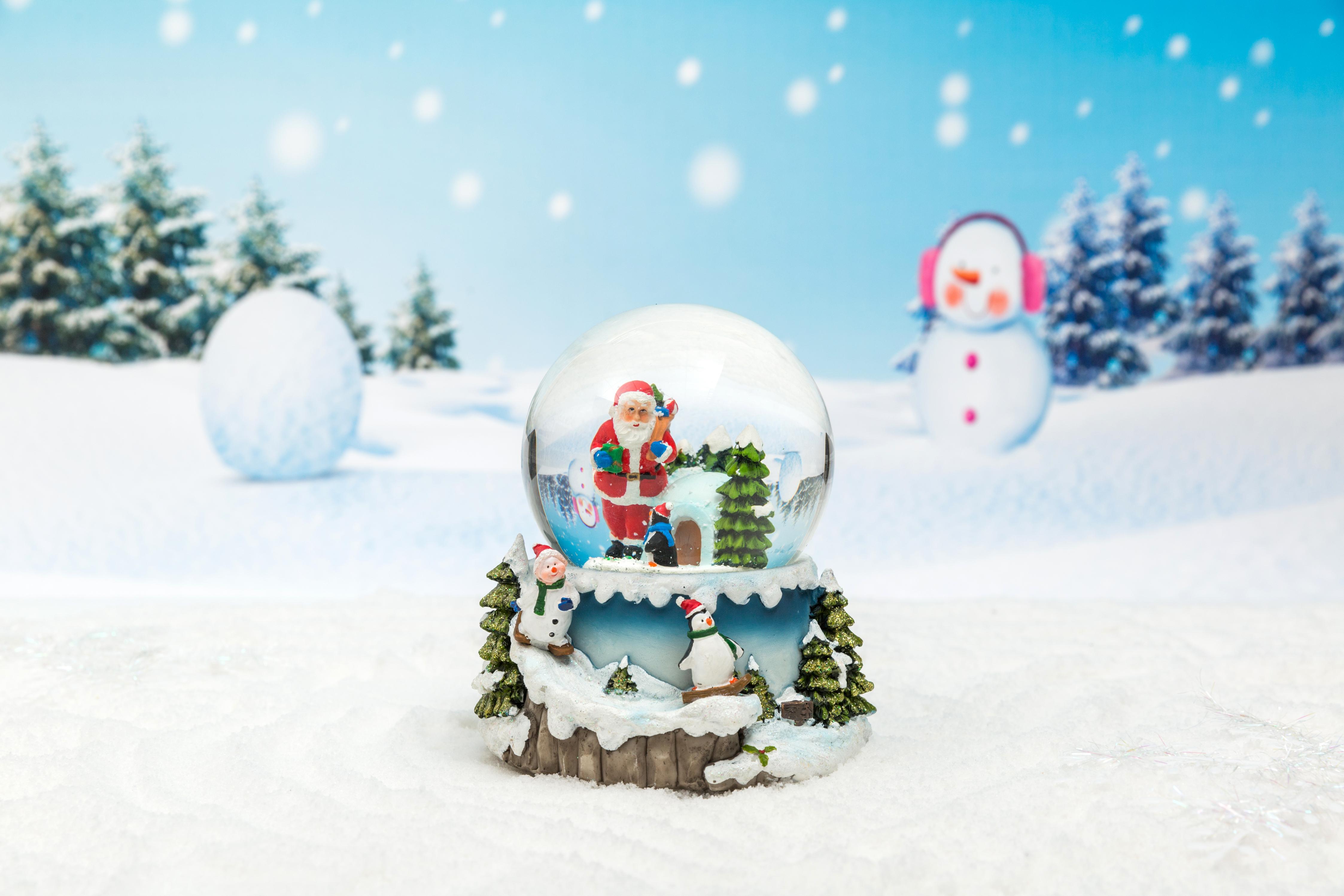 Christmas Snow Globe: 100mm Penguin Ski Base Waterball