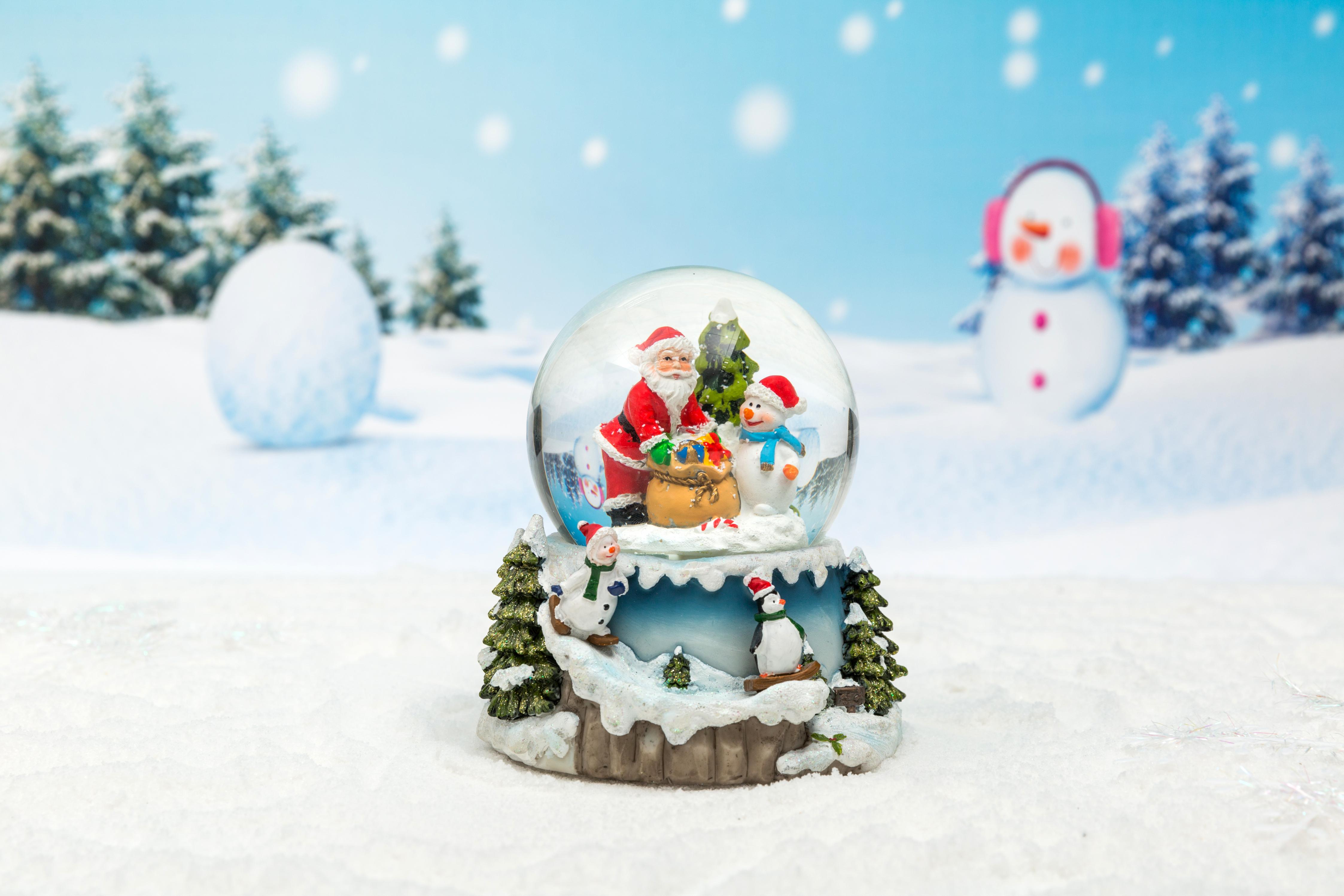 Christmas Snow Globe: 100mm Penguin Ski Base Waterball