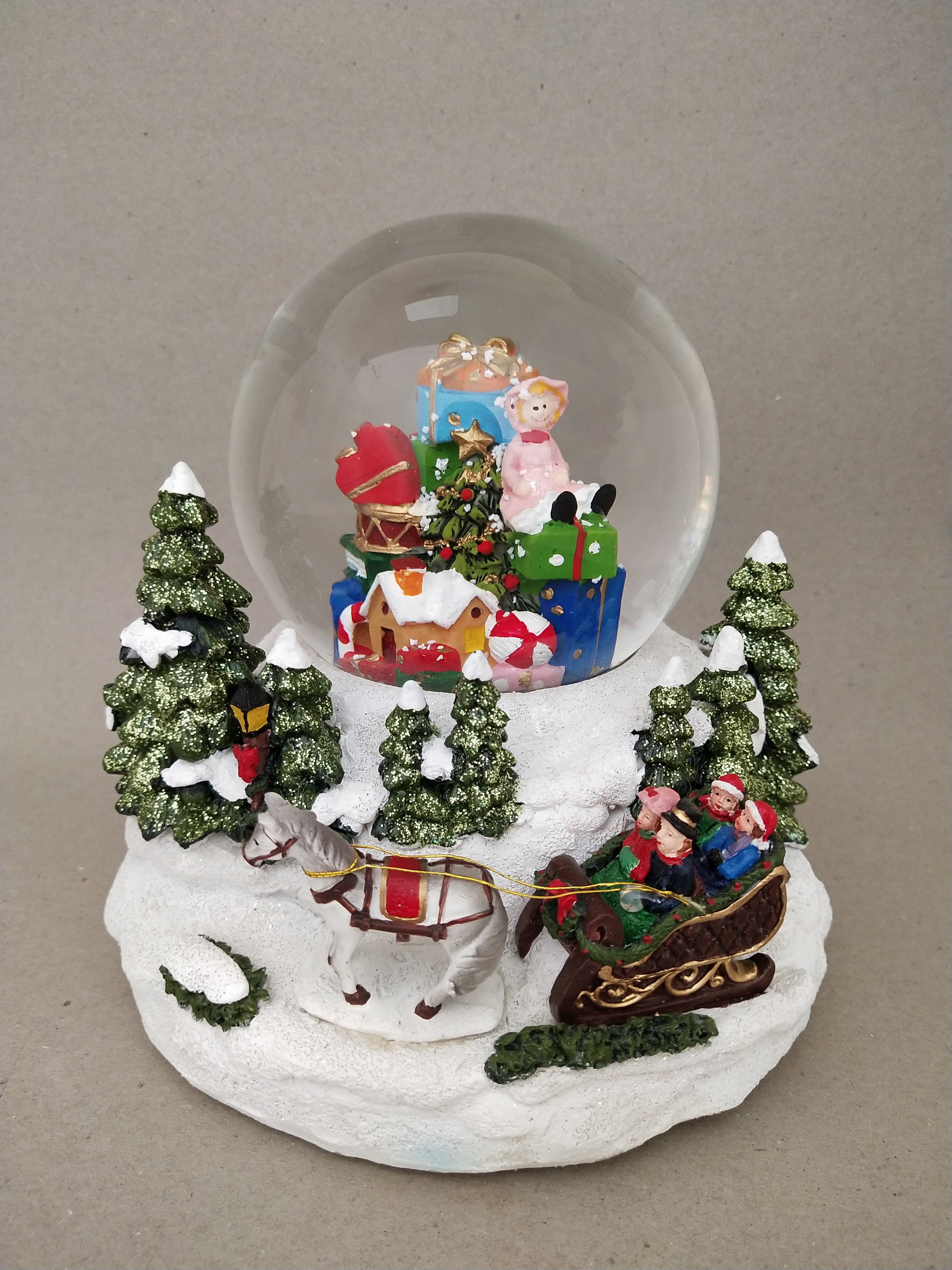 Christmas Snow Globe: 85mm Horse-drawn Sleigh Scene Waterball