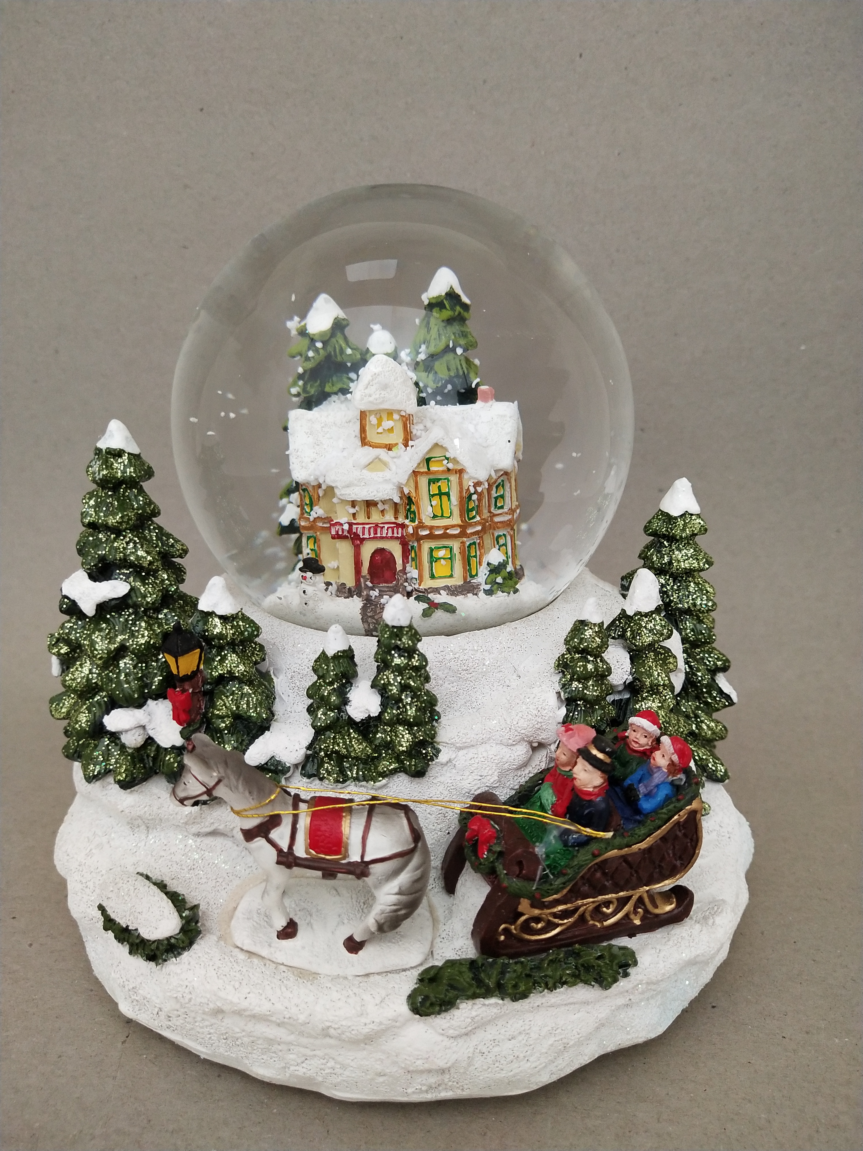 Christmas Snow Globe: 85mm Horse-drawn Sleigh Scene Waterball