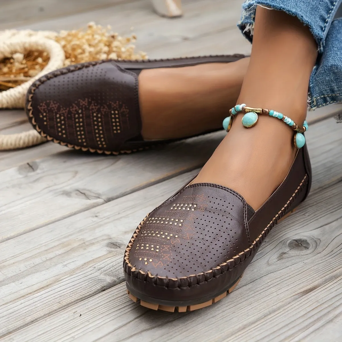 Women's Retro Perforated Flat Shoes