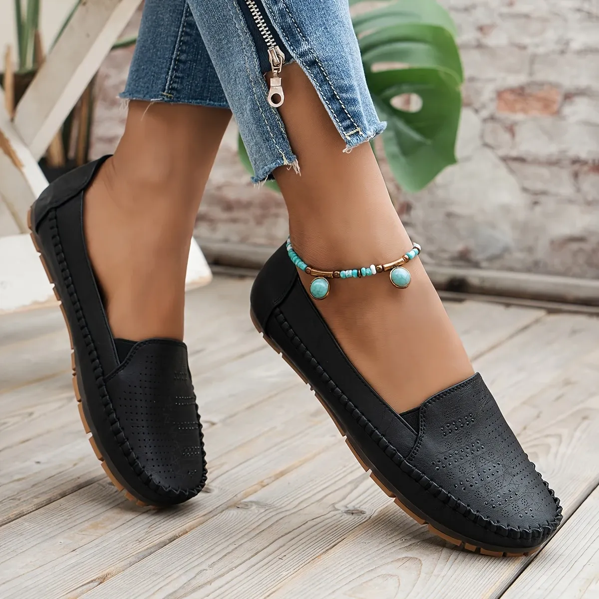 Women's Retro Perforated Flat Shoes