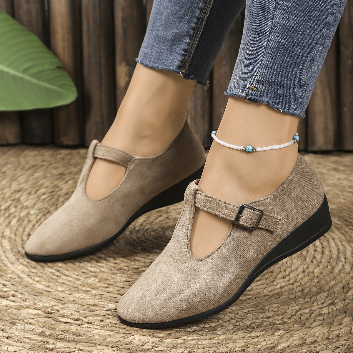 🔥Last Day 60% OFF - Women's Comfortable Pointed Toe Shallow Buckle Wedge Heel Loafers