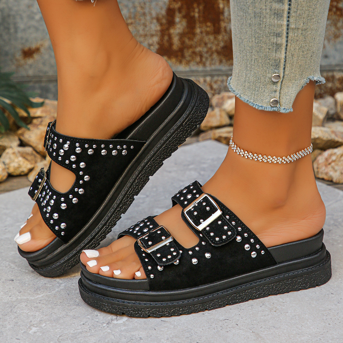 🔥Last Day 70% OFF - Women's Versatile Rivet Double-breasted Platform Slippers