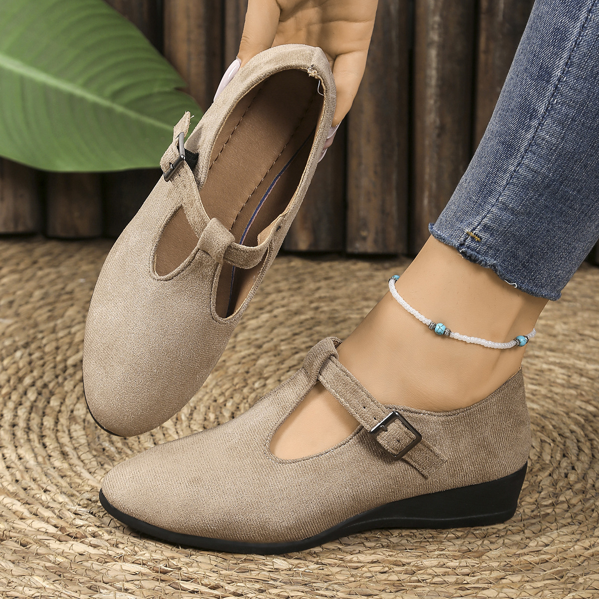 🔥Last Day 60% OFF - Women's Comfortable Pointed Toe Shallow Buckle Wedge Heel Loafers