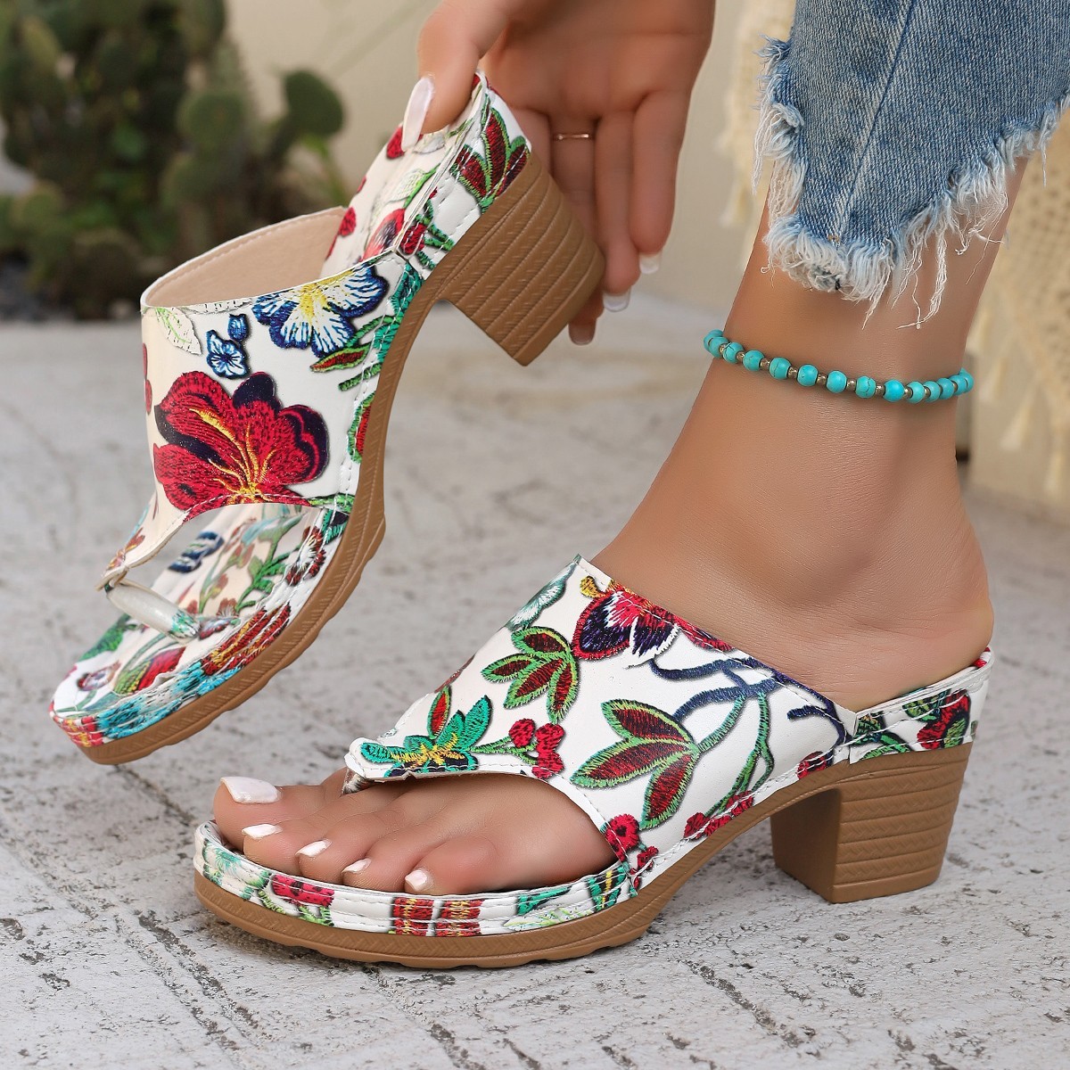 🔥Last Day 60% OFF - Flower embroidered high heels sandals
