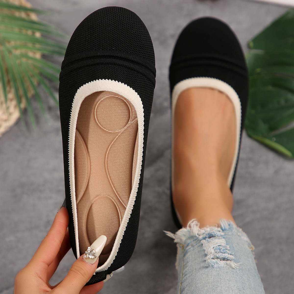 Breathable Flying Woven Flat Round Toe Slip-on Shoes