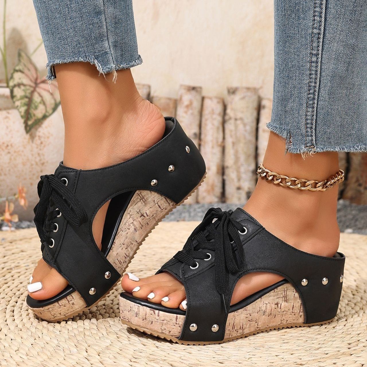 ]Foot comfort – Lace-up wedge sandals
