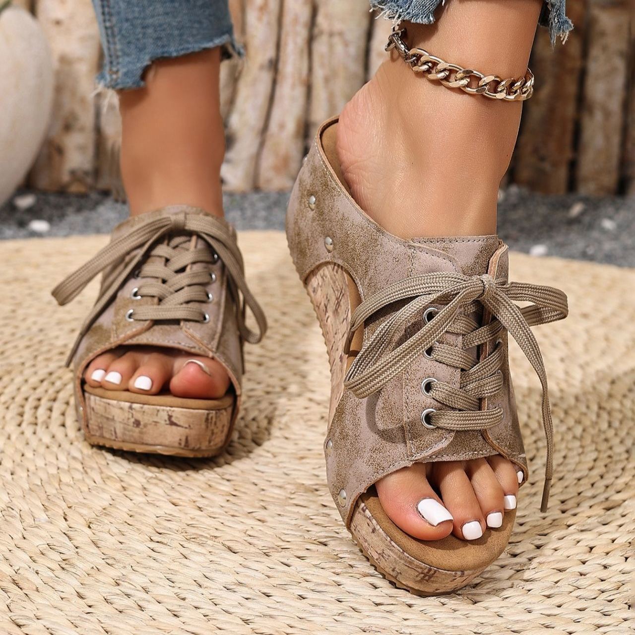 ]Foot comfort – Lace-up wedge sandals