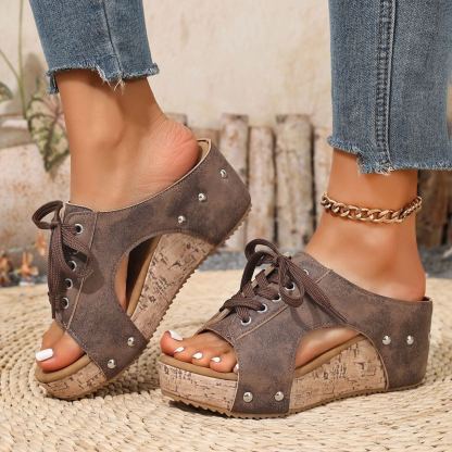 ]Foot comfort – Lace-up wedge sandals