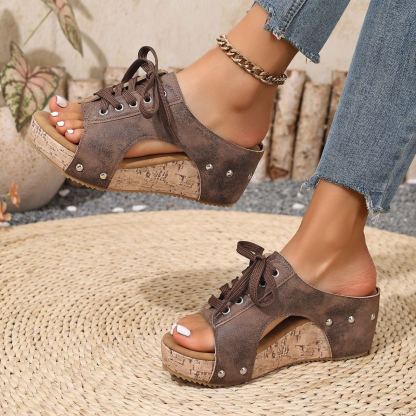 ]Foot comfort – Lace-up wedge sandals