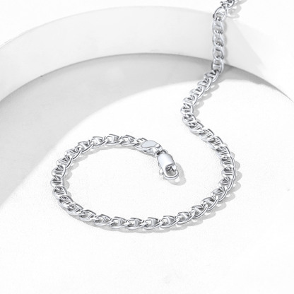 Silver chain bracelet spiral display