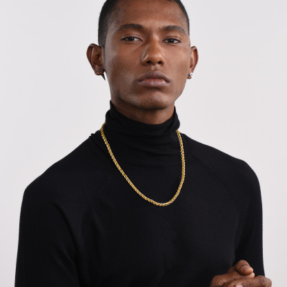 Men wearing gold wheat chain necklace minimalist