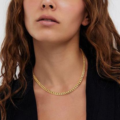 Woman wearing gold Cuban chain necklace minimalist style