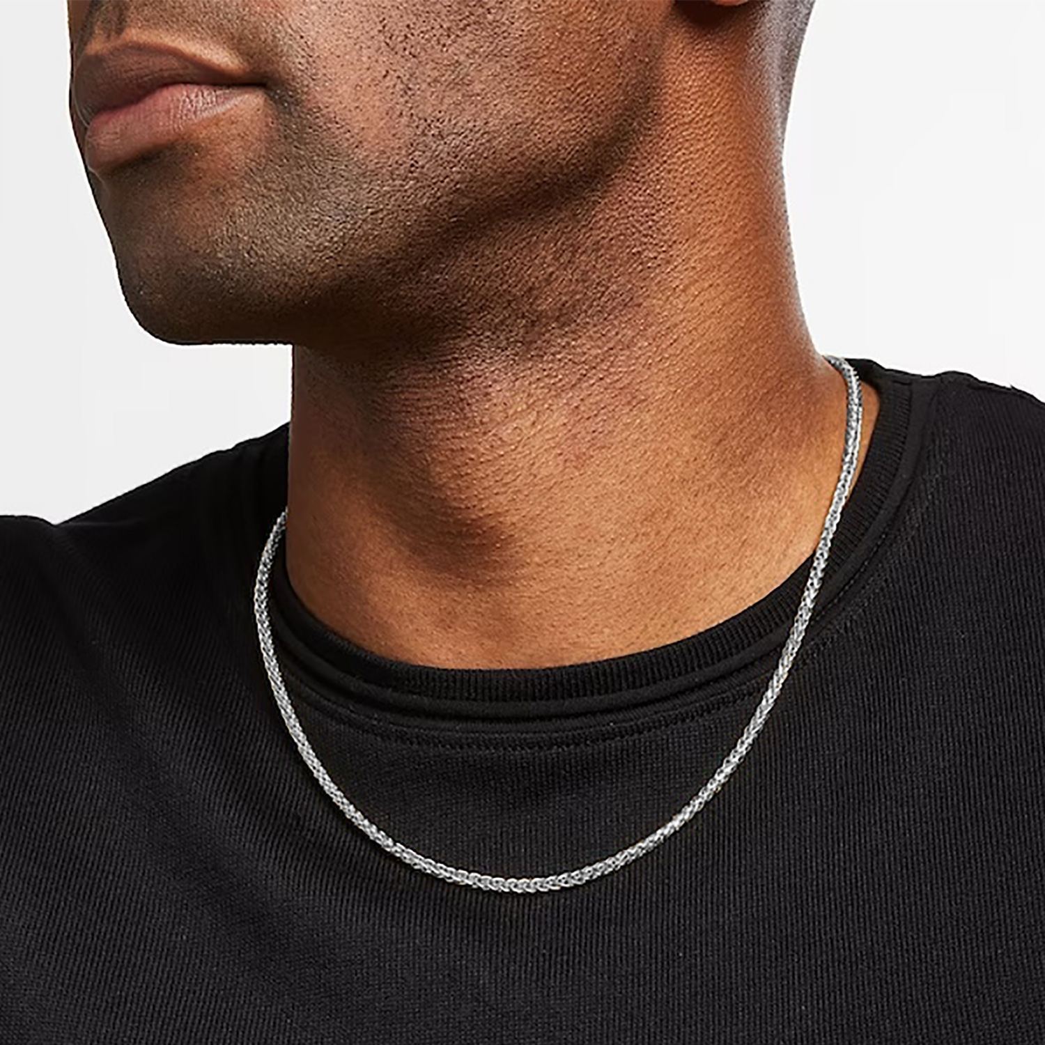 Men wearing wheat chain necklace close-up