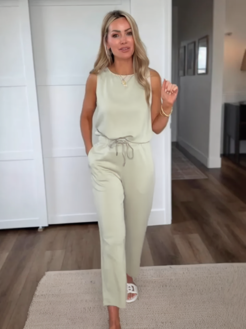 ??DSICOUNT SALES??-Women��s Sleeveless Button 2-Piece set with Pockets