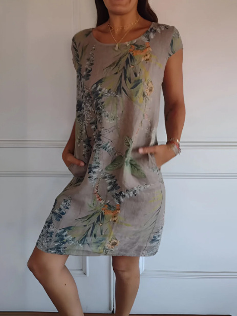 A Loose Printed Short-Sleeved Dress With Round Neck Pockets