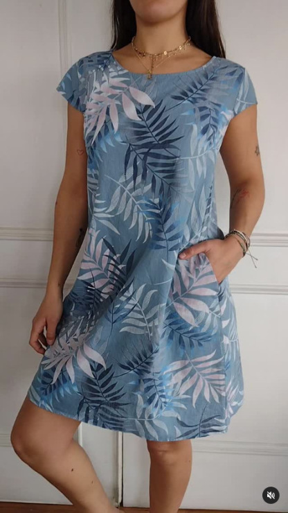 A Loose Printed Short-Sleeved Dress With Round Neck Pockets