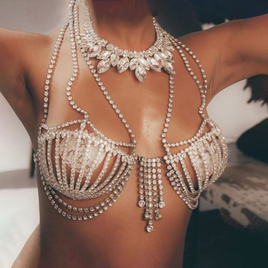 High-end seashell and rhinestone bra