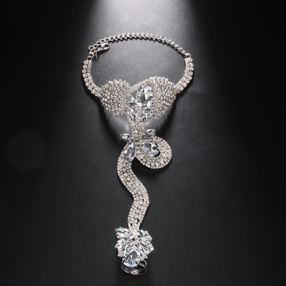 Distinctive snake-shaped bracelet