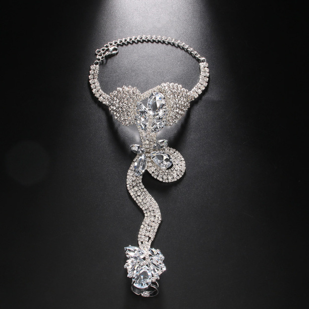 Distinctive snake-shaped bracelet