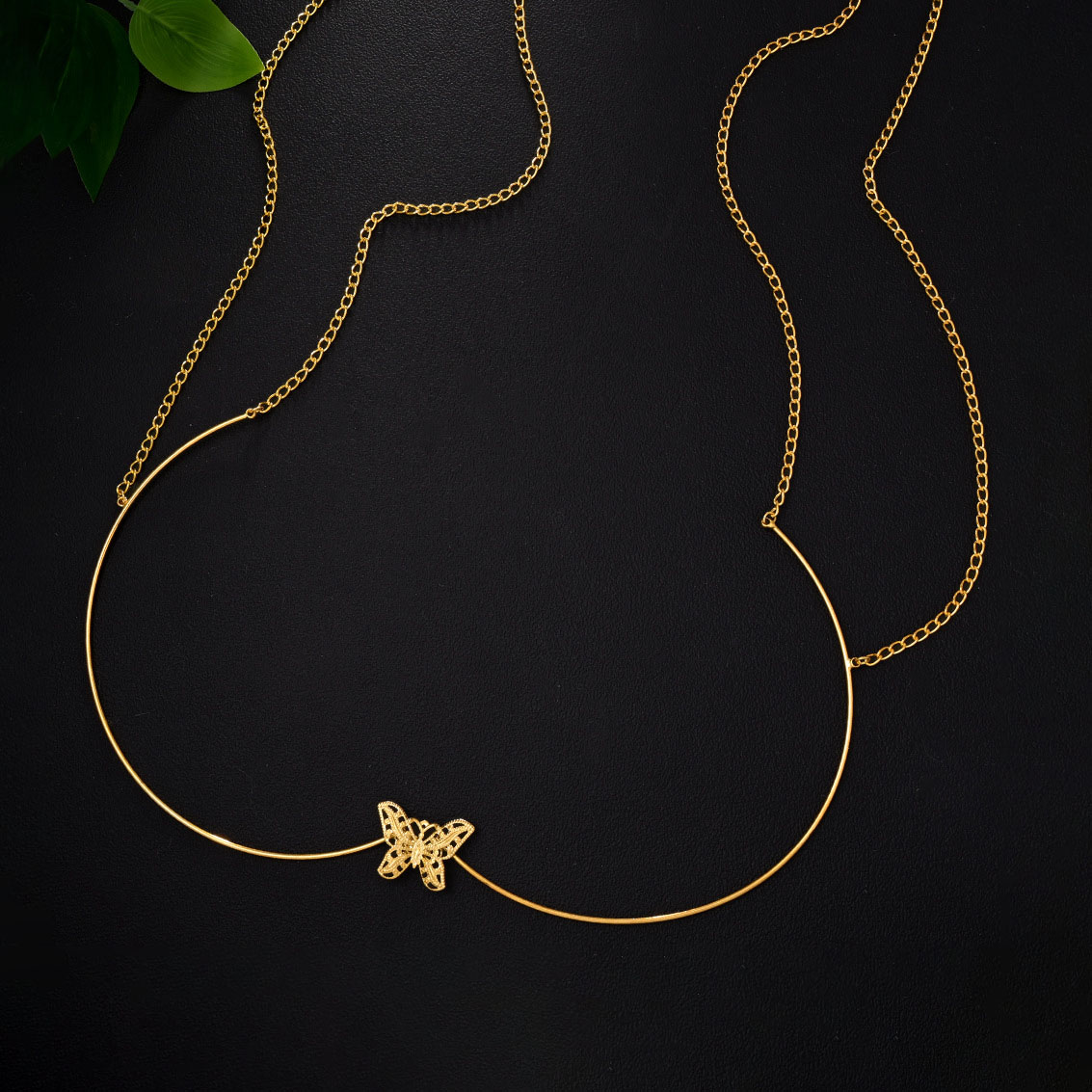 Sexy butterfly-style bust support