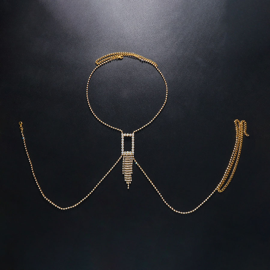 Square-shaped tassel chest chain