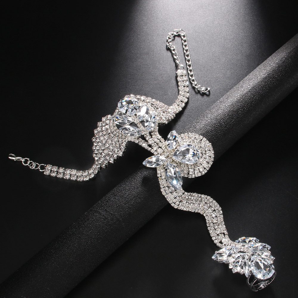 Distinctive snake-shaped bracelet