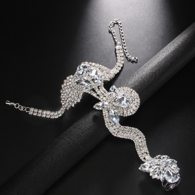 Distinctive snake-shaped bracelet