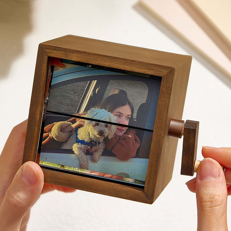 Hand-cranked photo album-Thyye