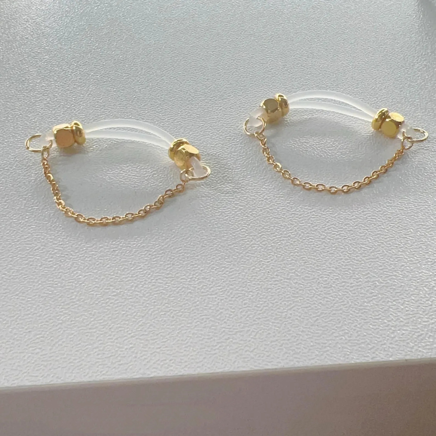 Nipple clamps with chain