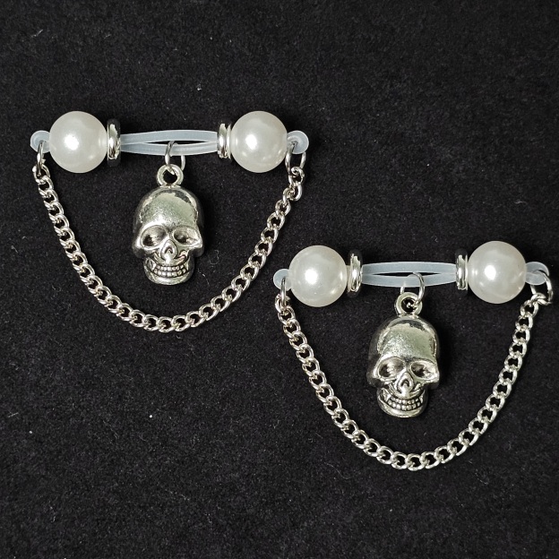 Halloween nipple clamps pearl skull