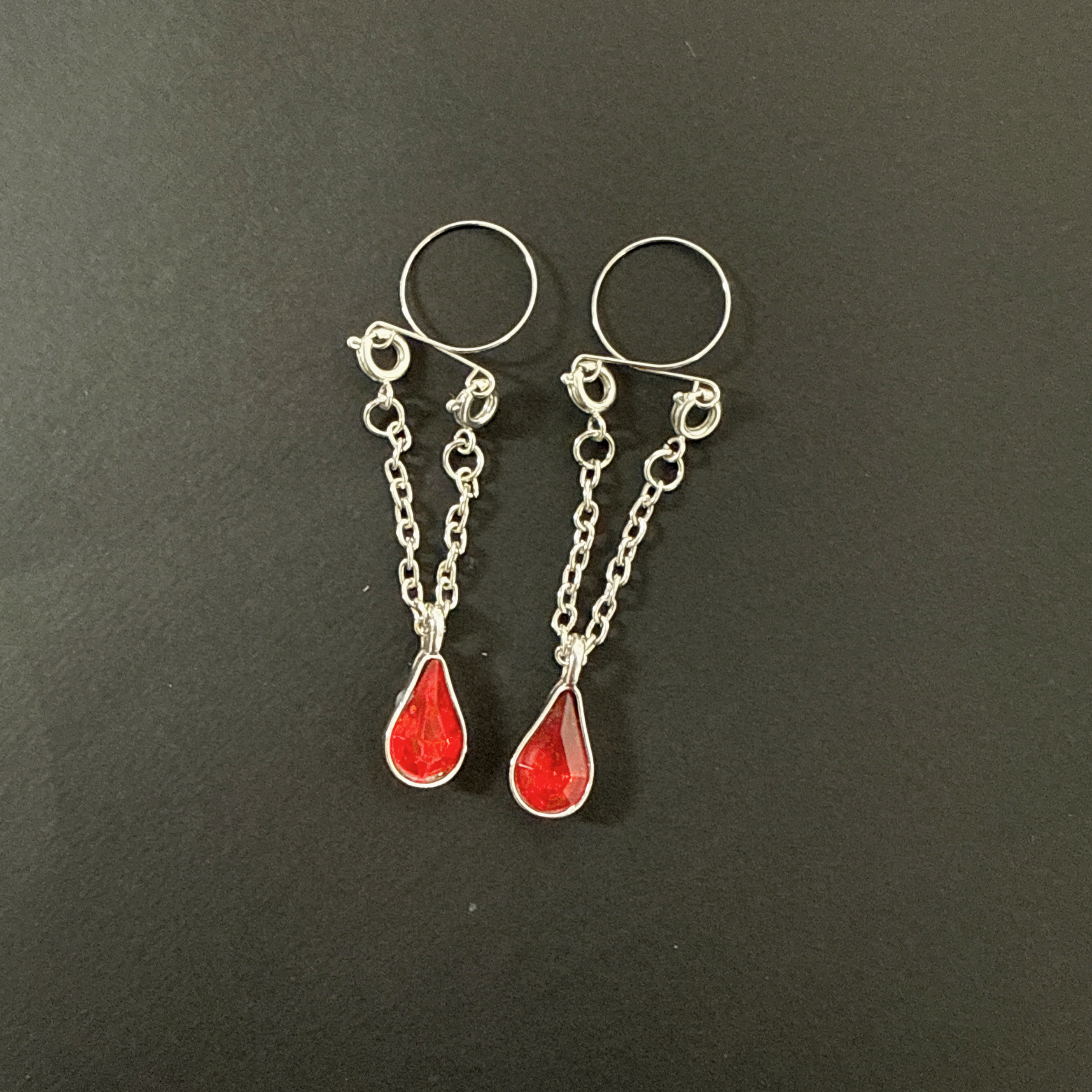 Anti-detachment spring-loaded nipple decoration