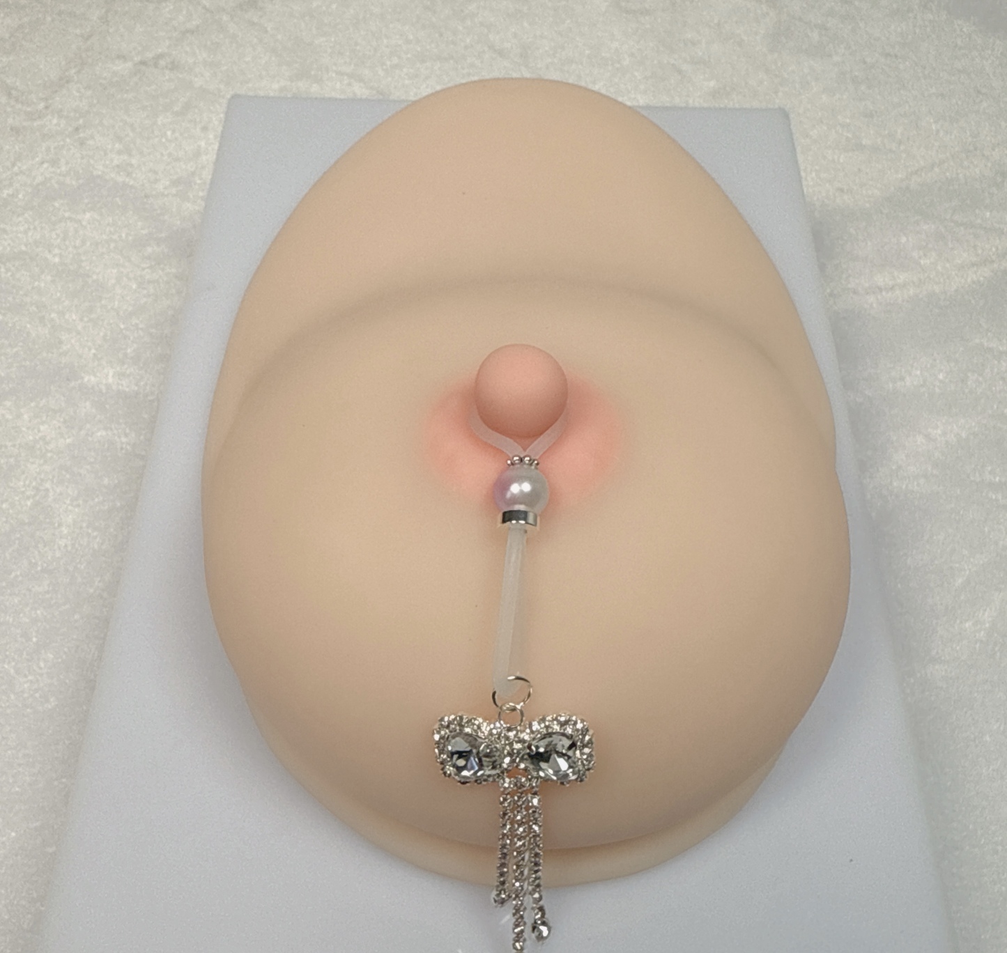 Diamond crystal flower with hole-free adjustment