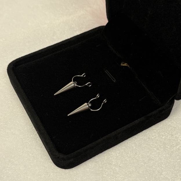 Punk men's piercing-free nipple clamps