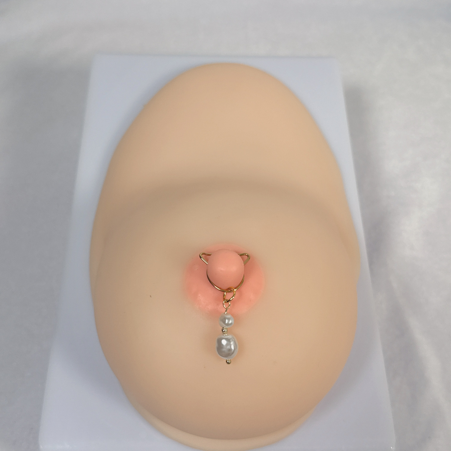 Freely adjustable nipple clamps