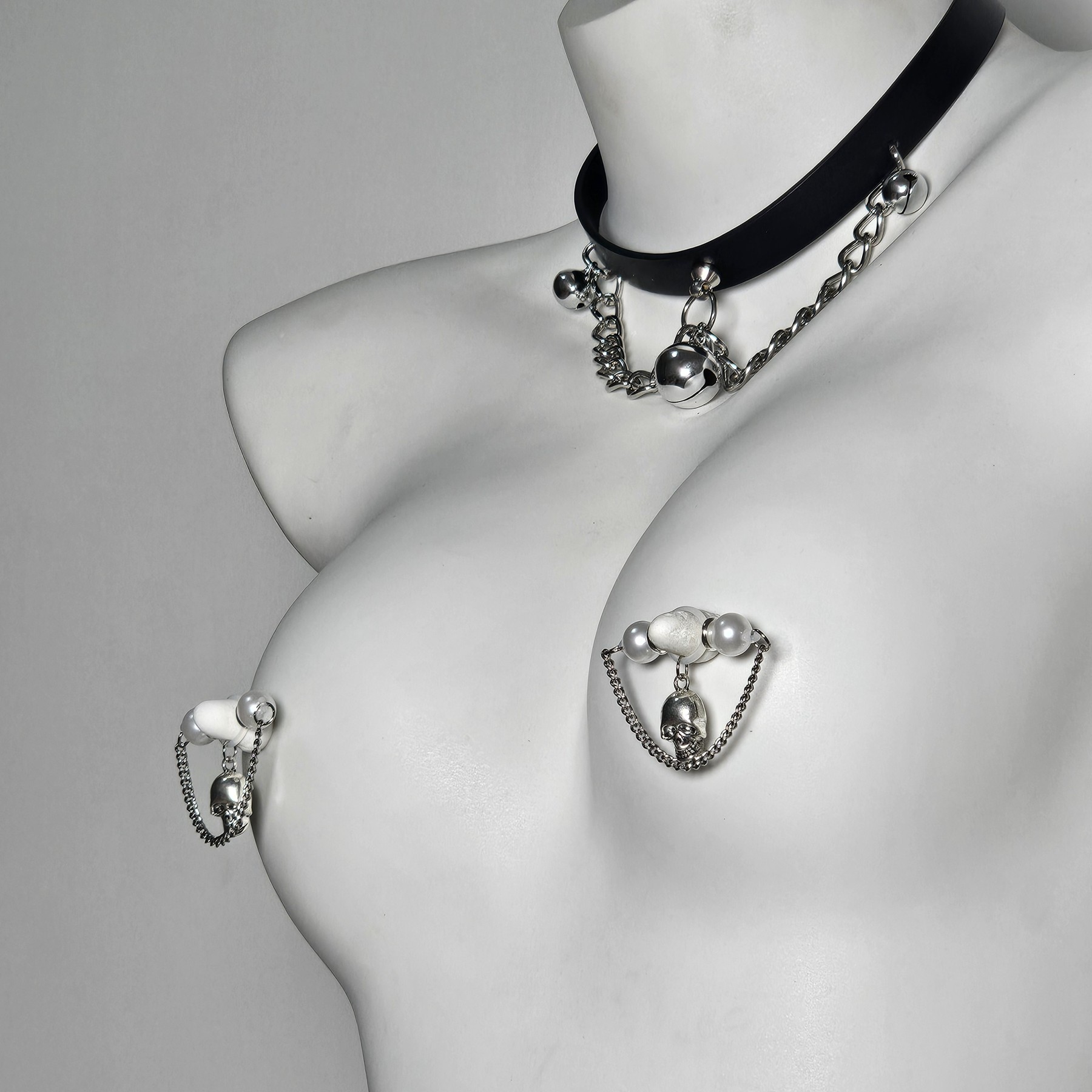 Halloween nipple clamps pearl skull