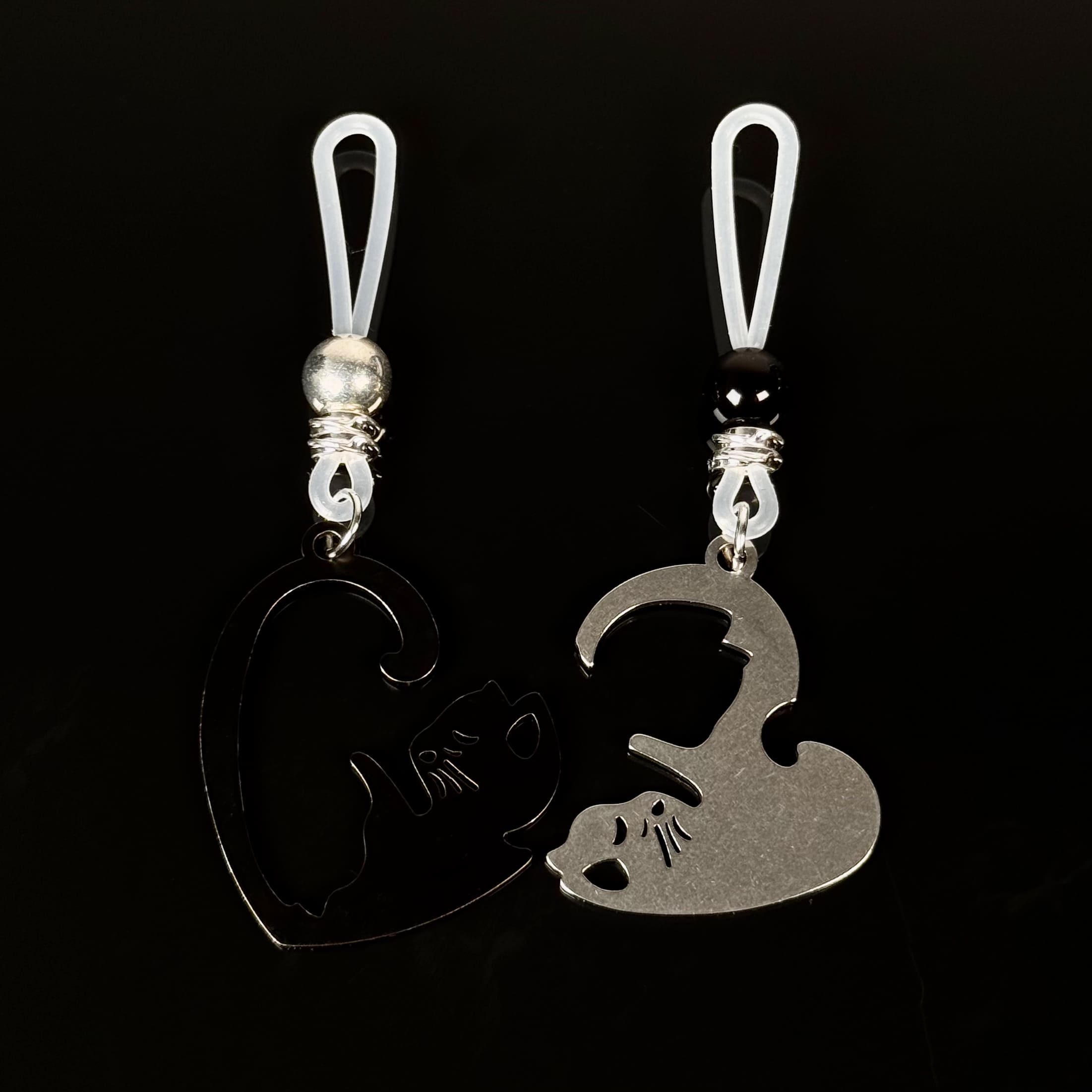 Heart-shaped cat couple nipple clamps