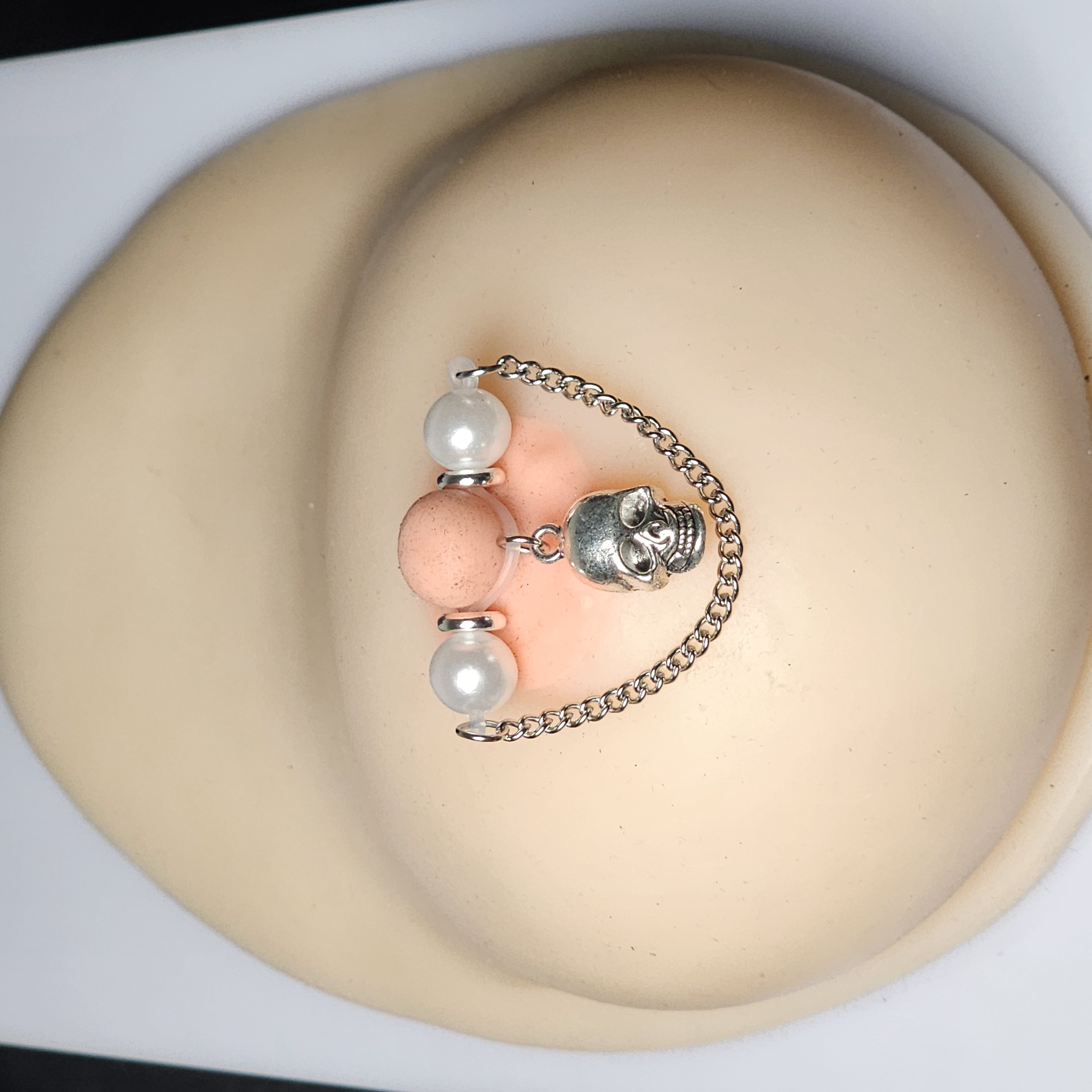 Halloween nipple clamps pearl skull