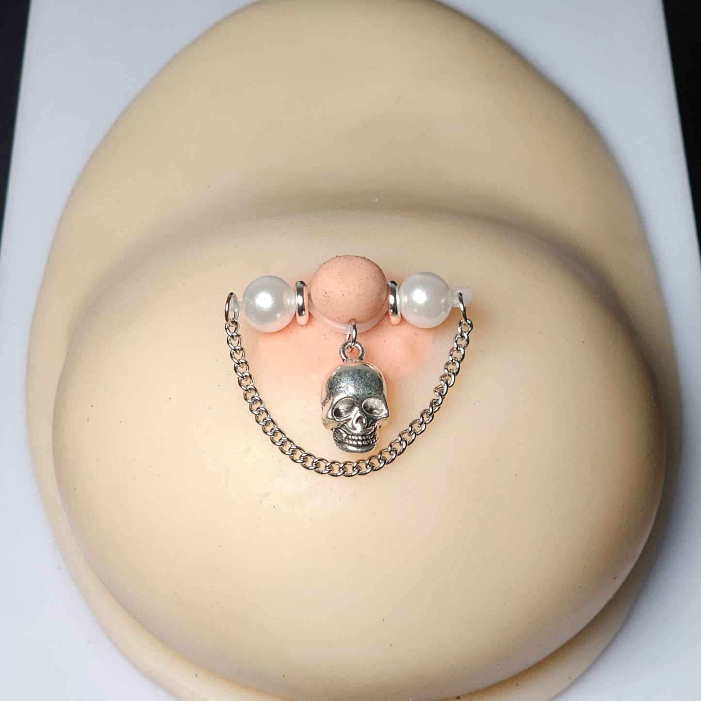 Halloween nipple clamps pearl skull