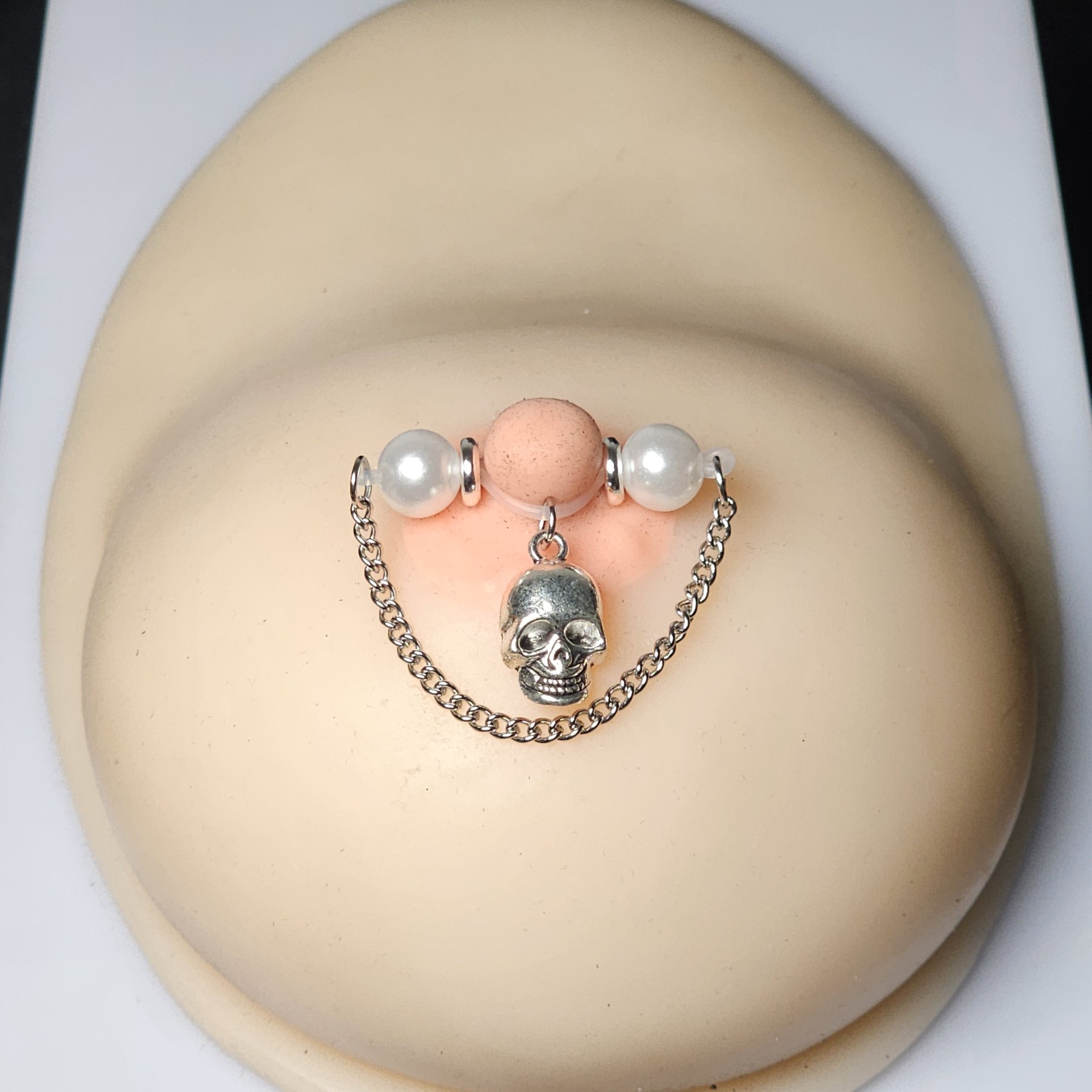 Halloween nipple clamps pearl skull