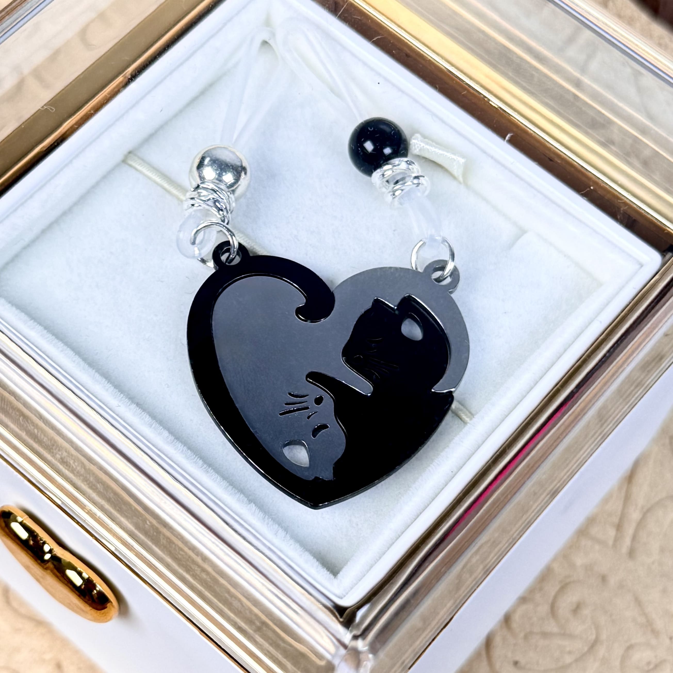 Heart-shaped cat couple nipple clamps