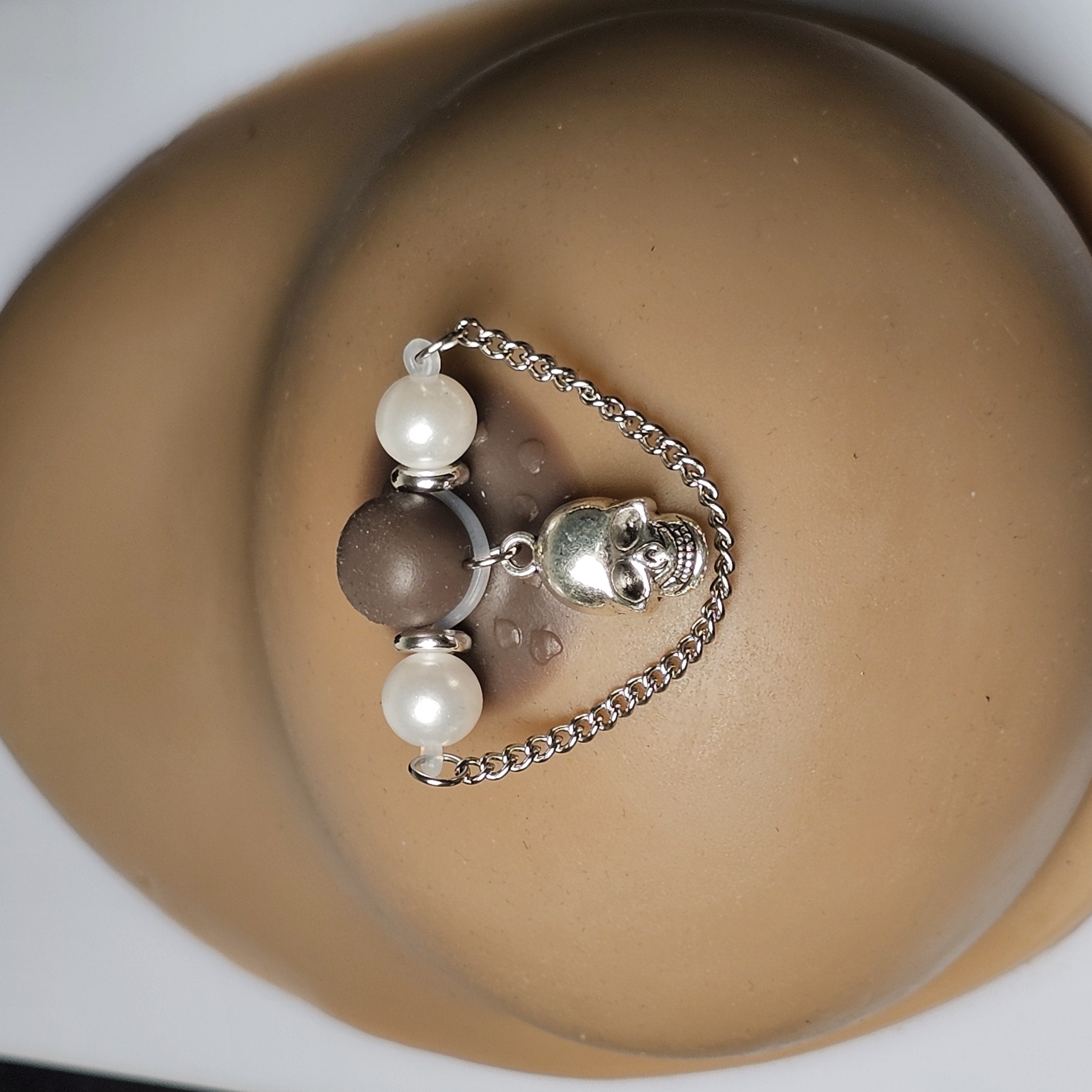 Halloween nipple clamps pearl skull