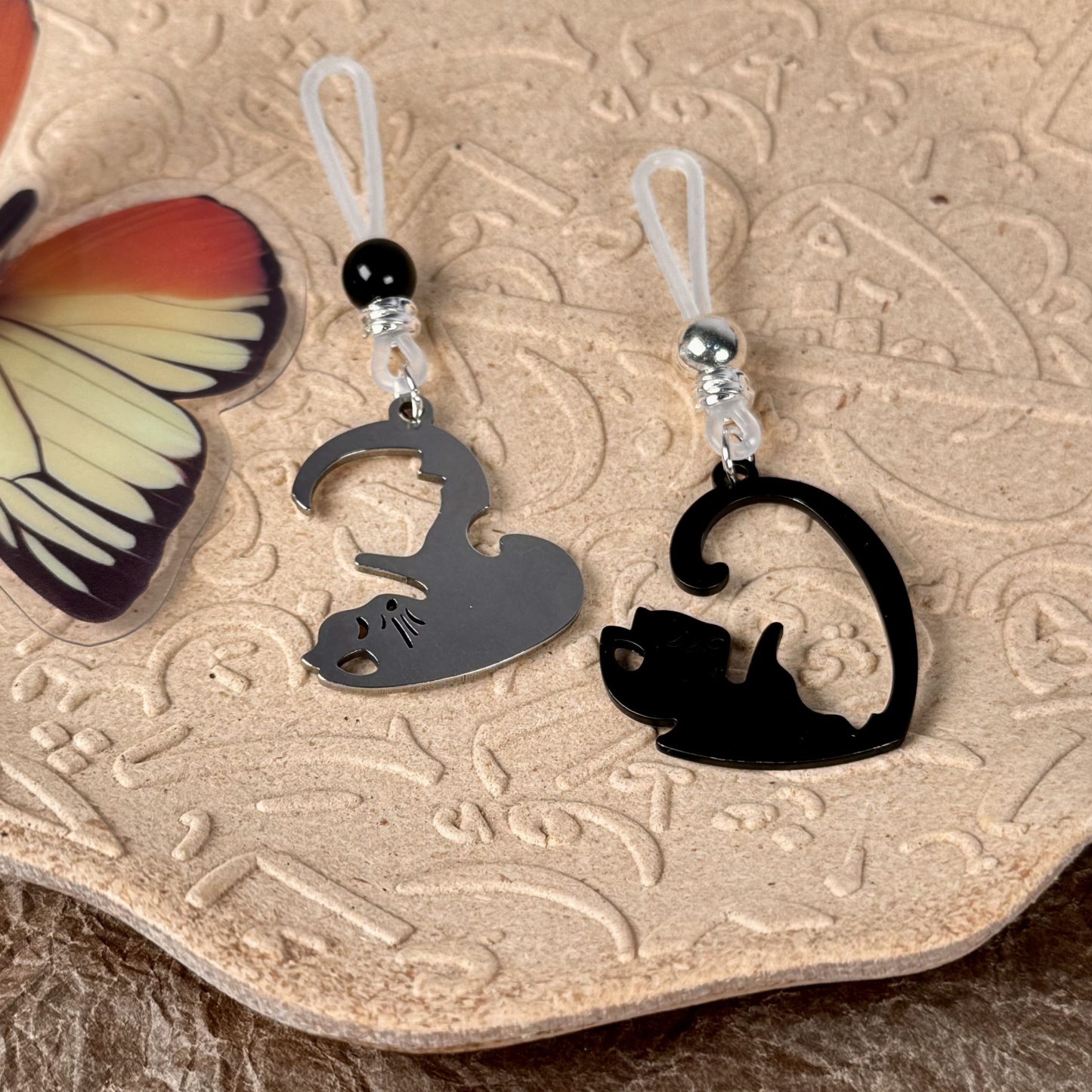 Heart-shaped cat couple nipple clamps