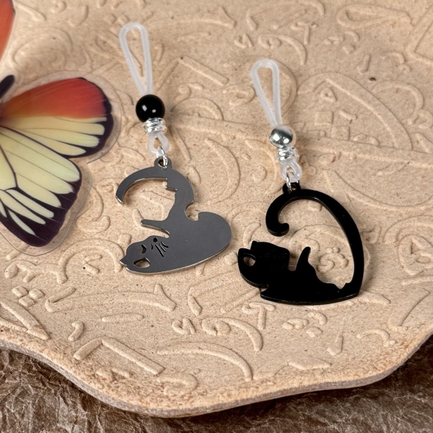 Heart-shaped cat couple nipple clamps
